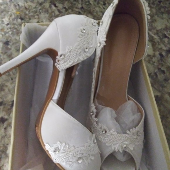 New Wedding White Satin Pumps - Picture 1 of 6